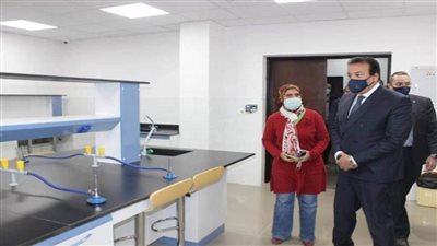 بالصور.. وزير التعليم العالي يتفقد منشآت بجامعة النهضة ببني سويف