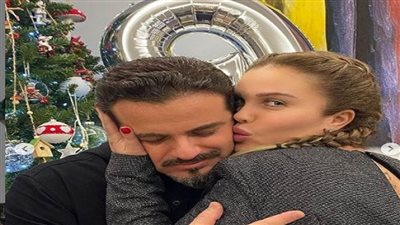 بالصور.. «بوس وأحضان».. نيكول سابا تحتفل بعيد زواجها الـ9 من «الخال»