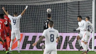 ريال مدريد يفوز علي غرناطة بثنائية في الليجا