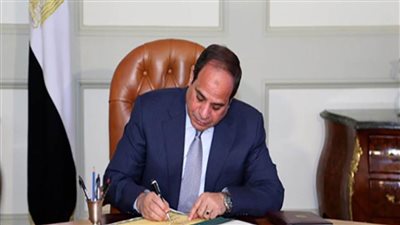 السيسي يصدر قرارًا جمهوريًا بشأن توزيع حصيلة الزيادة في أسعار البنزين