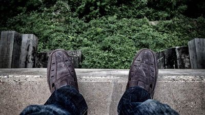 بسبب التنمر.. تفاصيل انتحار طالب بإلقاء نفسه من الطابق الرابع في العبور 