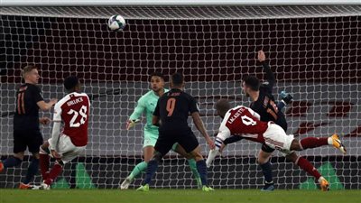 الشوط الأول.. تعادل إيجابي بين ارسنال ومانشستر سيتي في كأس الرابطة بمشاركة النني