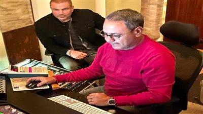 عمرو دياب يطرح «وأنا معاك» ثالث أغنيات «يا أنا يا لأ»