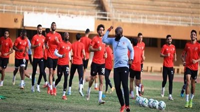 محاضرة أخيرة للاعبي الأهلي قبل مباراة سونيديب