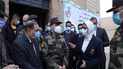 وزيرة الصحة تتفقد مركز النزهة تمهيدًا لتطعيم المواطنين بلقاح كورونا 
