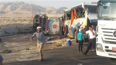 مصرع شخصين وإصابة 17 آخرين إثر حادث تصادم أتوبيس بشاحنة نقل في أسوان 