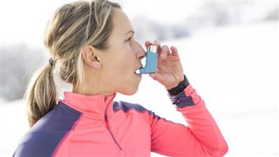 رويترز: البخاخات المطهرة لمنع عدوى كورونا تزيد نوبات مرضى الربو