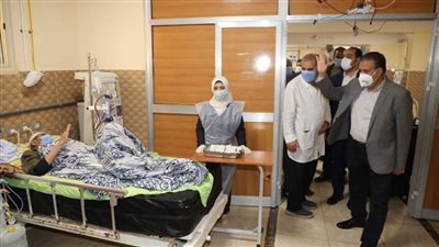 بالصور| 50 ألف جنيه مكافأة للأطقم الطبية والعاملين بأقسام كورونا بحميات ميت خلف