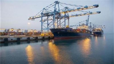 إعادة فتح موانئ السويس بعد استقرار سرعة الرياح