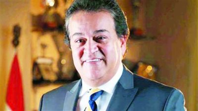 وسام الاحترام للدكتور خالد عبد الغفار.. وزير فوق العادة