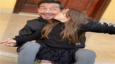 بالصور | «ألذ بنوتة».. أحمد زاهر يحتفل بعيد ميلادها ابنته