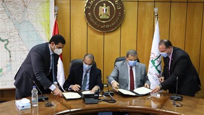 وزيرا القوي العاملة والاتصالات يوقعان بروتوكولا للتعاون لتطوير البوابة الإلكترونية 