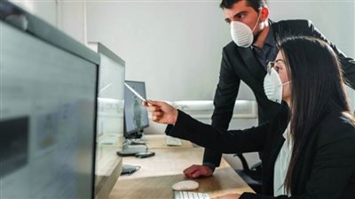 نصائح للتعامل مع المصابين بـ«كورونا» في أماكن العمل | إنفوجراف