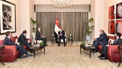 السيسي يلتقي رئيس وزراء الأردن ويؤكد تطلع مصر لتعميق العلاقات الثنائية   