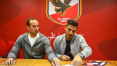 رسميا.. الأهلي يجدد عقد «شريف ولطفي» (صور)