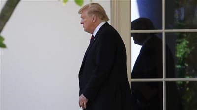 من الحديقة الجنوبية..ترامب يغادر البيت الأبيض للمرة الأخيرة 