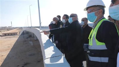 بالصور.. تفاصيل جولة وزير النقل لمتابعة معدلات تنفيذ عدد من مشروعات الجر الكهربائي
