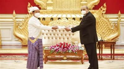 بالصور | السفير المصري في يانجون يقدم أوراق اعتماده لرئيس الجمهورية الميانماري