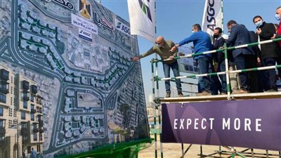 بالصور.. وزير الإسكان يتفقد مشروعى تطوير منطقتى 