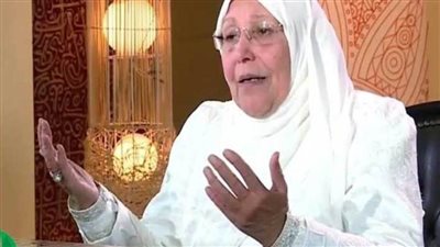  استعدادًا لصلاة الجنازة.. وصول جثمان الدكتورة عبلة الكحلاوي لمسجد 