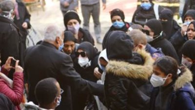 بكاء وإغماء عقب وصول جثمان الدكتورة عبلة الكحلاوي لمسجد الباقيات الصالحات 