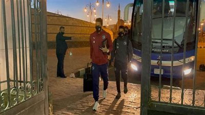 بالصور | وصول بيراميدز لاستاد الدفاع الجوي 