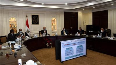 تفاصيل اجتماع وزير الاسكان مع قيادات قطاع المرافق  لمتابعة الاستعدادات  لتوصيل خدمات الصرف الصحى للمناطق الريفية 