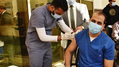 «الصحة»: 1315 من الأطقم الطبية تلقوا لقاح فيروس «كورونا» 