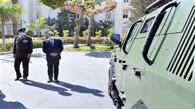 عاجل | بالصور | طورتها القوات المسلحة.. السيسي يتفقد عددًا من النماذج للمركبات المدرعة 