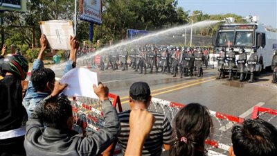 شرطة ميانمار تطلق الرصاص المطاطي على المحتجين 