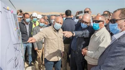 وزير النقل يوجه بإنشاء شبكة سكك حديدية داخل ميناء السخنة 