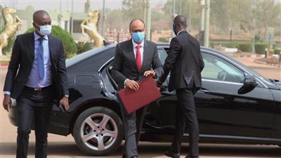 بالصور | السفير المصري في واجادوجو يُقدم أوراق اعتماده للرئيس البوركيني
