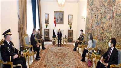 الرئيس السيسي يستقبل قائد القيادة المركزية الأمريكية 