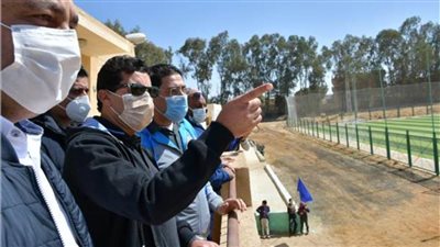 بتكلفة 3 مليون جنيه.. وزير الرياضة يفتتح الملعب القانوني بمركز شباب منديشة بالواحات
