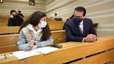 بالصور | وزير التعليم العالي يتابع انتظام لجان الامتحانات بجامعتي القاهرة وعين شمس
