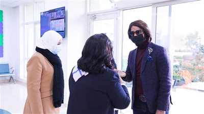 بالصور .. هاني البحيري في زيارة لـ مستشفى 