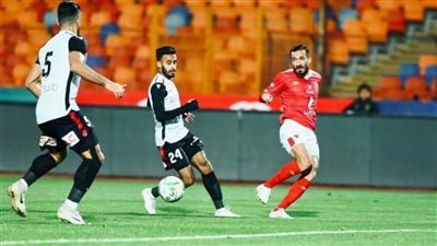 الأهلي يتعادل إيجابيًا في الشوط الأول أمام الطلائع