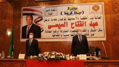 بالصور | محافظ الإسماعيلية: الدولة لم تنسى عمالها وقدمت المنح الرئاسية لمساندتها في جائحة كورونا