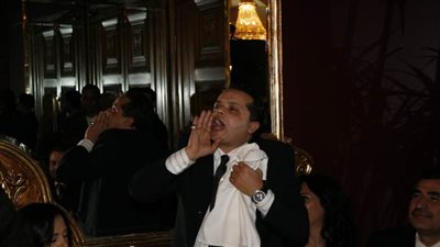 شاهد.. شوبير وهنيدى وكاريكا وهشام سليم بشكل تانى (صور)