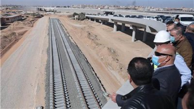 خلال جولته اليوم..وزير النقل: تنفيذ  79% من أعمال القطار الكهربائي