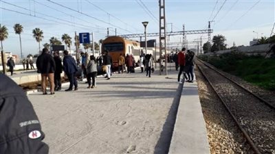 عاجل.. سائق قطار ينقد سيدة ألقت بنفسها أمام القضيب بقنا