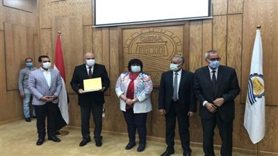 بالصور | وزيرة الثقافة: المرأة ركيزة أساسية فى أعداد أجيال جديدة تحقق أزدهار الوطن