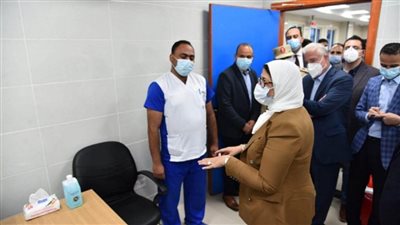 بالصور | وزيرة الصحة توجه الشكر للأطقم الطبية: 