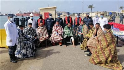 على مسافة 45 كم.. القوات البحرية تنجح في إنقاذ طاقم سفينة نقل بضائع بعد تعرضها للغرق