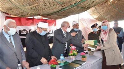 بالصور | احتفالا بالعيد القومي.. وزير الأوقاف ومحافظ جنوب سيناء يكرمان حفظة القرآن 