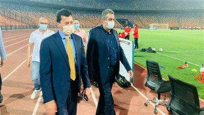 بالصور | استعدادا لمباراتي كينيا وجزر القمر.. وزير الرياضة يشهد مران المنتخب 
