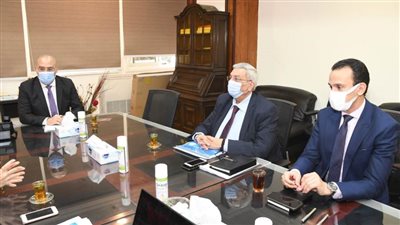 وزير الإسكان يتابع الموقف التنفيذى لمشروع 