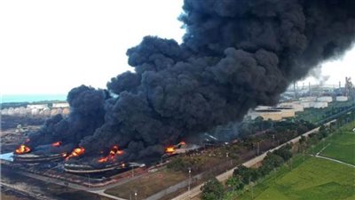 عاجل.. حريق ضخم بأكبر مصفاة نفط بإندونيسيا 