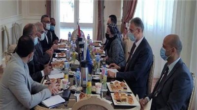  لمتابعة الوضع البيئي لأزمة السفينة الجانح..اجتماع تنسيقى بين «البيئة» وهيئة قناة السويسة  