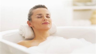 احذرها.. عادة خطيرة أثناء الاستحمام قد تؤدي إلى العمى